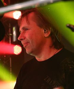 Манякин Александр Михайлович российский барабанщик, композитор, музыкант